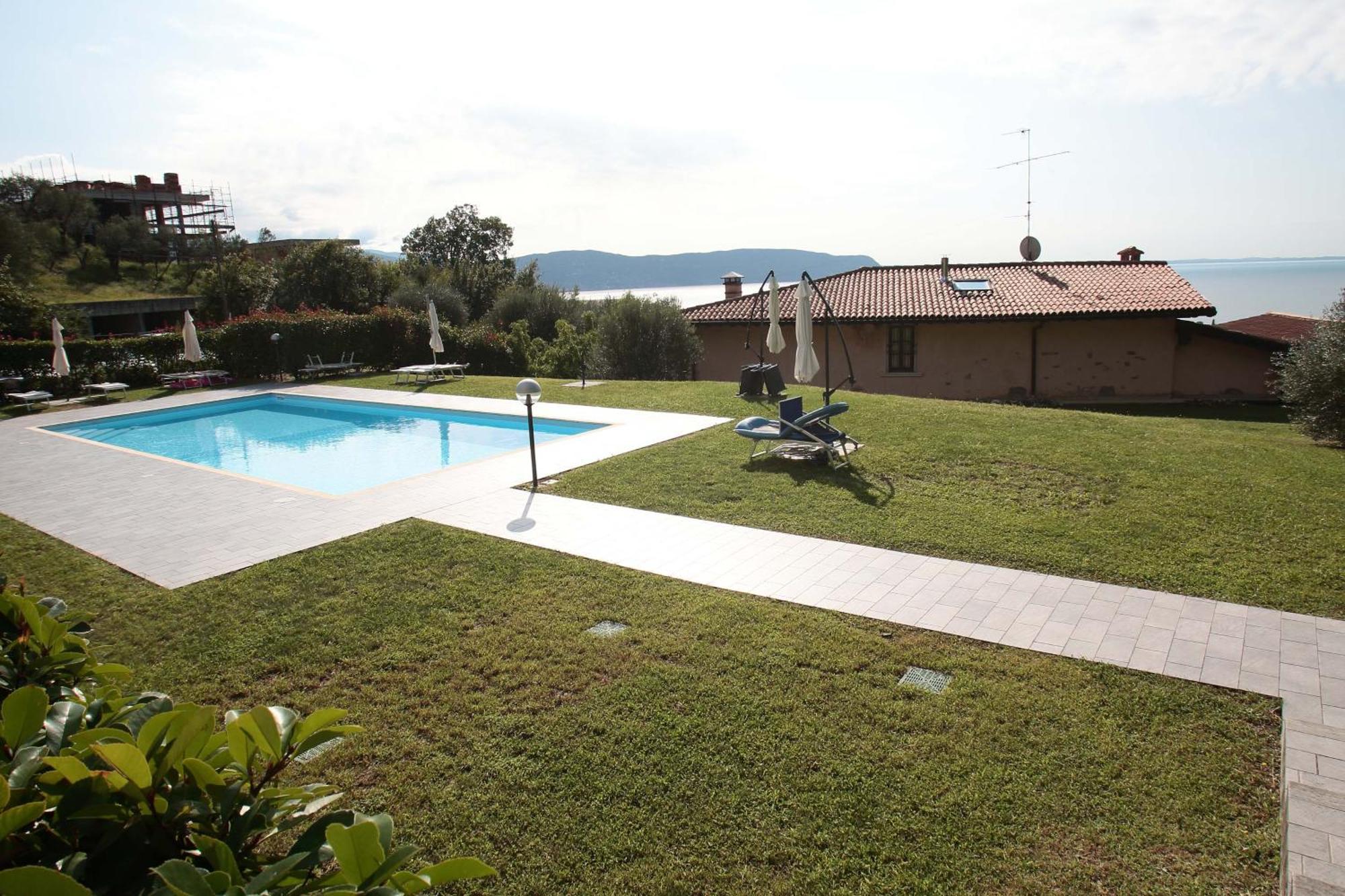 Panorama Lake View, Pool & Garden, 2 Bathrooms, Kingsize & Single-Beds, Fast Internet Toscolano Maderno Exterior photo